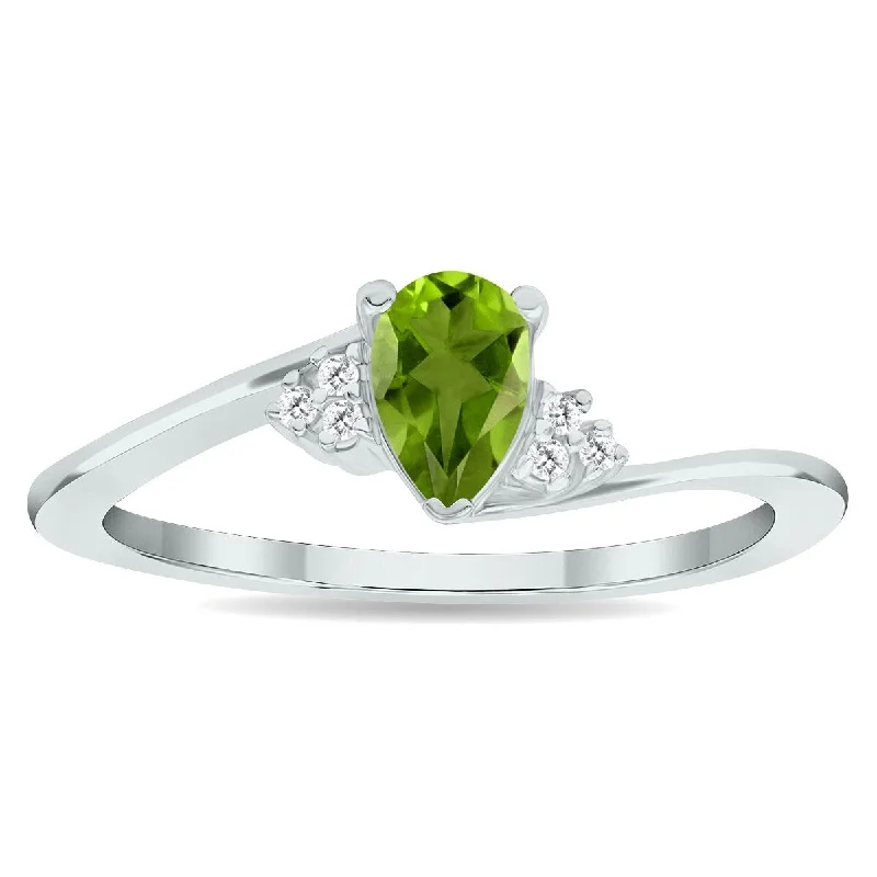 Geometric gemstone rings with sharp stone designs -Women's Peridot and Diamond Tierra Ring in 10K White Gold