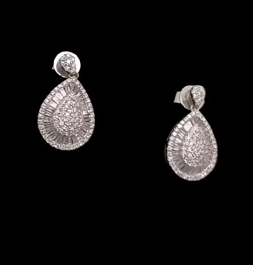 Romantic Drop Earrings for Loving-Romantic Drop Earrings for Loving-Vina Diamond Drop Earrings in 18K Gold